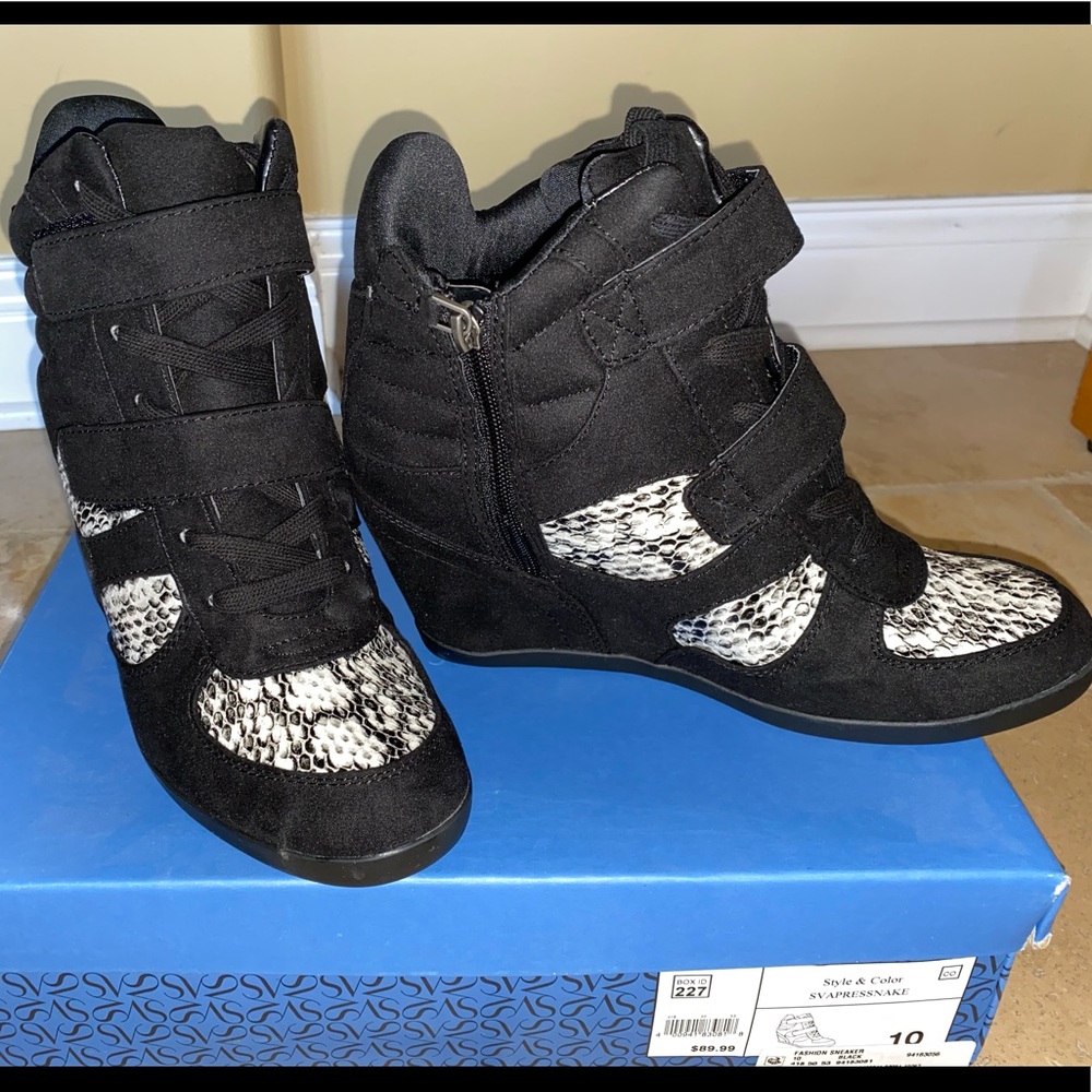 Vera Wing Snake Print Wedges